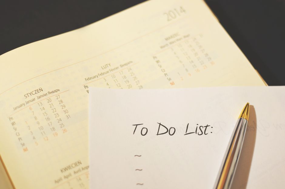 Calendrier et liste de tâches pour organiser un apéro dinatoire sans stress.